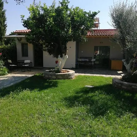 Apartment με κήπο στην άβυθο, αιγίου *