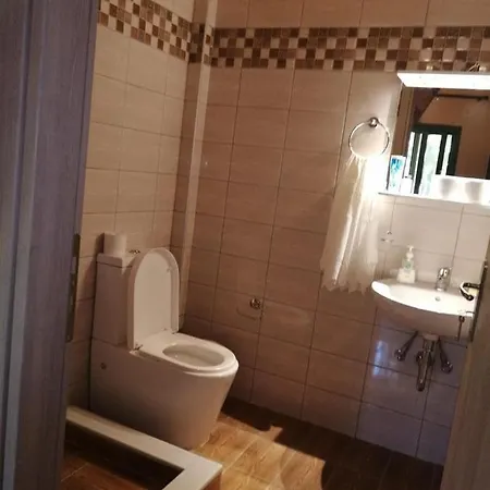 με κήπο στην άβυθο, αιγίου Apartamento