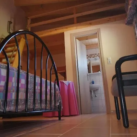 με κήπο στην άβυθο, αιγίου Apartamento *