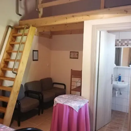 με κήπο στην άβυθο, αιγίου Apartamento *