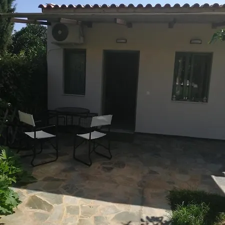 Apartamento με κήπο στην άβυθο, αιγίου *