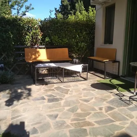 με κήπο στην άβυθο, αιγίου Apartamento *