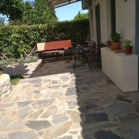 με κήπο στην άβυθο, αιγίου Apartamento *