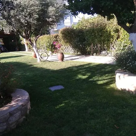 Apartamento με κήπο στην άβυθο, αιγίου *