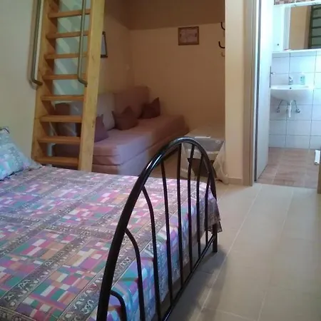 Apartment με κήπο στην άβυθο, αιγίου Rodhodhafni
